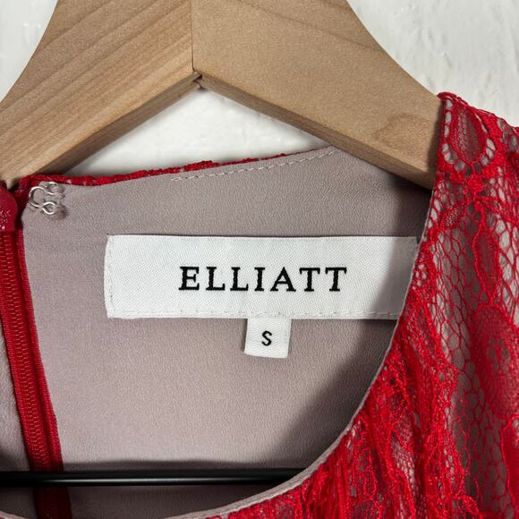 Elliatt Ruched Lace Long Sleeve Mini Dress Red Size Small - Picture 5 of 6